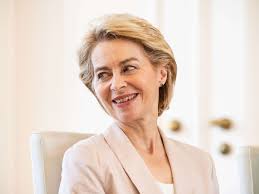 December 2013 var landets forsvarsminister i regeringerne angela merkel iii og angela merkel iv.von der leyen blev den 2. Munchen Freimann Ursula Von Der Leyen Sie Kampft Fur Europa Ihr Vetter Fur Munchen Munchen Nord