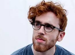 Waarom je naar feestjes zou moeten gaan waarvoor je niet bent uitgenodigd