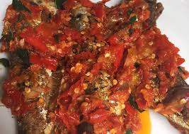 Sambal balado khas masakan padang mempunyai tampilan paling beda diantara resep sambal lainnya. Bagaimana Cara Membuat Ikan Kembung Balado Padang Yang Mantap