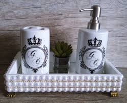 Kit Banheiro Saboneteira Porta Escova Premiere Personalizado Com Suas Iniciais Ou Do Casal Ou Do Presentead Saboneteira Dispensador De Sabao Porta Escova