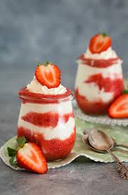 Erdbeer Traum Dessert Im Glas Rezept Fur Ein Geschichtetes Dessert Im Glas Das Einfach Und S Dessert Im Glas Einfach Dessert Rezepte Einfach Dessert Im Glas
