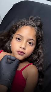 Menininho Do Desenho Que Ele Tem A Sobrancelha Erguida E Uma Baixada