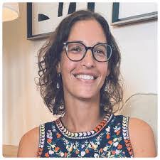 Kari Randall's Instagram, Twitter & Facebook