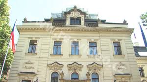 „požadujeme, aby s námi vláda jednala jako s. Cr Praha Budovy Urad Vlady Vlada Exteriery Youtube