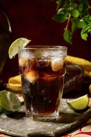 Cuba Libre Recette Traditionnelle De Cocktail Cubain 196 Flavors En 2020 Cuba Libre Recette Mexicaine Cocktail Aperitif