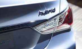 Hyundai sonata features and specs at car and driver. 2012 Hyundai Sonata Hybrid Gets Lifetime Battery Warranty News Cars Com