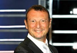 | rai uno is a major italian television. L Anno Che Verra Diretta E Ospiti Del Capodanno 2016 Di Rai Uno Piu Sms Che Tweet Per Gli Auguri Dei Telespettatori Oggi 1 Gennaio 2016