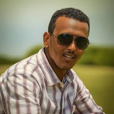 Hassen och jag bråkar i bilen,tänkte spela in Hasse i smyg när han sjung då  vart han inte glad. Grinolle klagar på allt och mitt fel är det hela tiden.