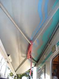 Nicht nur reifen, motor, bremsen, scheiben und karosserie müssen regelmäßig begutachtet und ausgetauscht beziehungsweise. Markise Reparieren Urlaub Auf Radern Reisen Mit Dem Wohnmobil