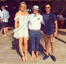 This article is regarding the bigraphy of quinton de kock, this article also includes abhout his hobbies, interesting facts, early life and family info. Images For Sue Duminy Jp Duminy And Quinton De Kock Photos Pictures