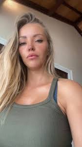 Amanda Troy's Instagram, Twitter & Facebook