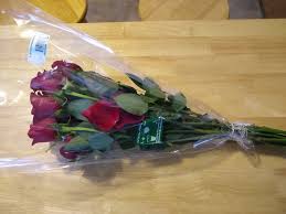 Does aldi sell fresh flowers. Aldi Valentine S Day 12 Stem Rose Bouquet Aldi Reviewer