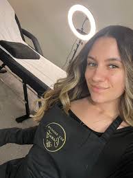 Welcome to Bee Smooth Beauty 🐝 I'm Nicole and I will be your wax  therapist🍯 Get in contact today to book or discuss any treatments 💛