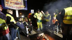 Gilet jaune lundi 10 decembre. Partout Des Gilets Jaunes Denoncent Une Mascarade De Macron L Express