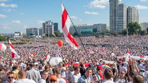 Biélorussie chantent des les lhymne manifestants manifestations tortues. En Bielorussie Les Manifestants Ne Desarment Pas Et Continuent De Reclamer Le Depart Du President