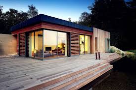 Baie Vitree Coulissante En Aluminium Et En Bois Un Element De L Architecture Contemporaine Exterieur Bardage Maison Bois Design Exterieur
