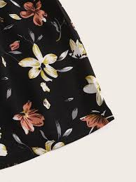 طقم سروال قصير مع لباس علوي مقصوص مكشوف الاكتاف مزهر Floral Prints Ditsy Floral Floral