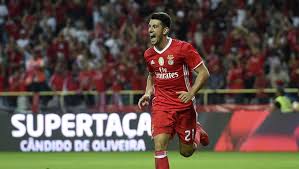 sɨˈpɔɾ liʒˈboɐ i βɐ̃jˈfikɐ), commonly known as benfica, is a professional football club based in lisbon, portugal, that competes in the primeira liga, the top flight of portuguese football. Spartak Vstretitsya S Benfikoj V Kvalifikacii Ligi Chempionov Gazeta Ru