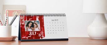 Kalender ini cukup sederhana ukuran kalender 15 x 21 cm landscape dan bisa di pesan sedikit. Inspirasi Desain Kalender Untuk Menghiasi Meja Kerja Anda Alterspace Partnership