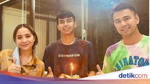 Ayah raffi ahmad merupakan anak bungsu, sedangkan ayah alshad ahmad merupakan putra ke empat. Raffi Ahmad Answered The Accusation That The Family Did Not Like Dimas Ahmad Archyworldys