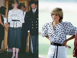 Fotos inéditas de su boda conmueven a los británicos. All The Times Princess Diana Recycled Her Royal Wardrobe Princess Diana Fashion Diana Fashion Princess Diana