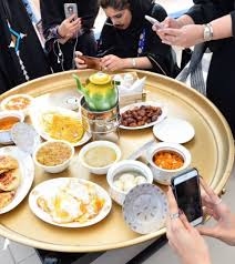 قرية البوم السياحية تعيد افتتاح مطعم زمان أول عين دبي تعرف على مطاعم واماكن السهر فى دبي