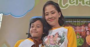 Tahun 2019 merupakan tahun keemasan bagi adhisty zara. Awalnya Tak Tahu Zara Jkt48 Perankan Euis Di Keluarga Cemara Okezone Celebrity