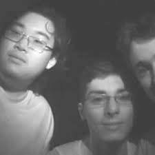 -Rudy, Daniel e Germano sob a luz de um LED infravermelho captada pela...