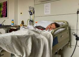 Derek is the sickest person the team of doctors in the lung hospital have treated, who has lived. Hcqpztnizlnewm