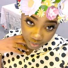 Acabei as minhas imperfeições, afinal sou dona de mim, e é minha  responsabilidade viver com as consequências dos meus actos" escreveu a  apresentadora Lukenya Gomes. #look #frase #momento #foto #bwevip