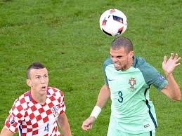 Nel primo tempo il gol su rigore dell'ex roma schick seguito poi dal pareggio firmato da un altro giocatore che conosce molto bene la serie a come ivan perisic. Ivan Perisic Frisur Bei Em 2016 Sorgt Fur Spott Kroatien Spieler Kopfuber In Pommes Schranke Gefallen Fussball
