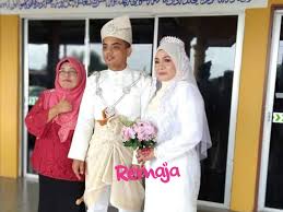 Tanpa mereka, tidak ada yang menjaga dan mendidik kita dengan baik dan penuh kasih sayang. Dia Hantar Bunga Mahu Berkenalan Wanita Kahwin Lelaki Muda Viral Di Media Sosial Remaja