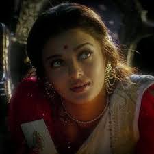 Lily Painter's Instagram, Twitter & Facebook