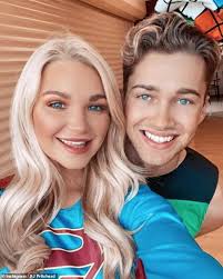 Gary lineker targeted by hmrc over £4.9m tax bill. Streng Ist Aj Pritchard Und Superfrau Freundin Abbie Quinnen Marke Ihre Ein Jahres Jubilaum Aktuelle Boulevard Nachrichten Und Fotogalerien Zu Stars Sternchen