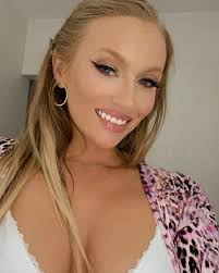 𝓚𝓪𝓻𝓵𝔂 𝓐𝓶𝓫𝓮𝓻 (@karly_with_ak) • Instagram photos and videos