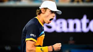 Álex de miñaur, pronounced ˈaleɡz ðe miˈɲawɾ; Australian Open 2021 Alex De Minaur Masterclass Wows Fans