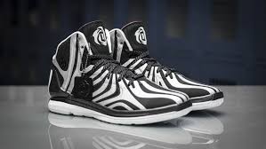 See more of derrick rose shoes on facebook. Derrick Rose Sneaker History Sneaker Pics And Commercials Kicksologists Com