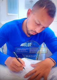 EL RODILLO LE GANÓ AL ORENSE , El volante ecuatoriano Edison Vega es nuevo  jugador de #TecnicoUniversitario de Ambato , Hoy en la tarde llega a la  ciudad para entrenar con el equipo , #ABCDeportivo, ...