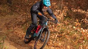 Rain Suits Im Uberblick Drei Wasserfeste Einteiler Fur Die Nasskalte Jahreszeit Wasserfest Nass Kalt