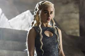 Emilia Clarke desmente jornal e diz que não reclamou de cenas de sexo em ' Game of Thrones' - Monet | Séries