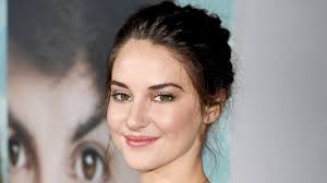 In a speech during the nfl honors awards on saturday, the quarterback announced the confirmation came during a televised speech saturday. Shailene Woodley And Aaron Rodgers S Quick Engagement Wasn T A Surprise To Friends As They Apparently Have A Very Intense Connection Vanity Fair