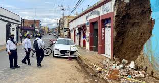 Luego del sismo del 19 de septiembre, en las zonas más afectadas se reportó un caos generalizado debido, además de los derrumbes, a la suspensión del transporte público, cortes a la circulación, víctimas que lograron escapar de los edificios colapsados, 36 37 ciudadanía que se aprestó a ayudar a las mismas, así como la movilización de cuerpos de emergencia. Sube A 10 Las Muertes En Oaxaca Por Sismo De Magnitud 7 5