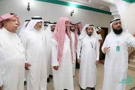 علم الجدل والمناظرة أ.د.سعد بن ناصر الشثري. Ø¬Ù…Ø¹ÙŠØ© Ø²Ù…Ø²Ù… ×'×˜×•×•×™×˜×¨ Ø§Ø³ØªÙ‚Ø¨Ù„Øª Ø¬Ù…Ø¹ÙŠØ© Ø²Ù…Ø²Ù… Ù…Ø¹Ø§Ù„ÙŠ Ø§Ù„Ø´ÙŠØ® Ø§Ù„Ø¯ÙƒØªÙˆØ± Ø³Ø¹Ø¯ Ø¨Ù† Ù†Ø§ØµØ± Ø§Ù„Ø´Ø«Ø±ÙŠ Ø§Ù„Ù…Ø³ØªØ´Ø§Ø± Ø¨Ø§Ù„Ø¯ÙŠÙˆØ§Ù† Ø§Ù„Ù…Ù„ÙƒÙŠ ÙˆØ¹Ø¶Ùˆ Ù‡ÙŠØ¦Ø© ÙƒØ¨Ø§Ø± Ø§Ù„Ø¹Ù„Ù…Ø§Ø¡ ÙˆÙƒØ§Ù† ÙÙŠ Ø§Ø³ØªÙ‚Ø¨Ø§Ù„Ù‡ Ø±Ø¦ÙŠØ³ ÙˆØ£Ø¹Ø¶Ø§Ø¡ Ù…Ø¬Ù„Ø³ Ø§Ù„Ø¥Ø¯Ø§Ø±Ø© Ø­ÙŠØ« Ø§Ø·Ù„Ø¹ Ø¹Ù„Ù‰ Ø§Ù„Ø¨Ø±Ø§Ù…Ø¬ ÙˆØ§Ù„Ø®Ø¯Ù…Ø§Øª