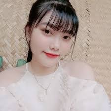 Kim Vang's Instagram, Twitter & Facebook