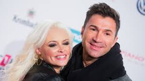 Daniela katzenberger neuer look war unter der perücke versteckt. Daniela Katzenberger Auf Facebook Frisch Verknallt Dieses Detail Vermisst Sie An Lucas News De