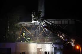 Es bestand die gefahr, dass die flammen auf einen reiterhof überschlugen. Leverkusen Erneuter Brand Im Alt Schlebusch Feuerwehr Loscht In Bergischer Landstrasse