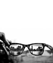 Black And White Glasses Photography A80d1d6427ccb0fd018fb5e487080043 Jpg 500 599 Pixels Framing Photography Black And White City White Photography
