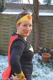 Als amazonenkriegerin ziehen sie in den das wonder woman kostüm ist in den typischen farben des outfits der amazonenkriegerin gestaltet. Sind Wir Nicht Alle Ein Bisschen Superheld Diy Kostum Wonder Woman