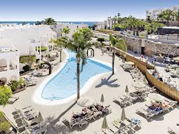 Sotavento beach club hotel on huomioinut myös vieraiden erilaiset aikataulut, sillä siellä on aurinkoterassi. Hotel Sotavento Beach Club In Costa Calma Bei Alltours Buchen