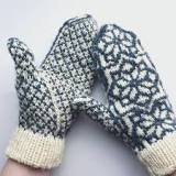 Best Yarn for Mittens - Complete Guide for Yarn Selection (2022)
